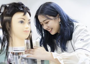 美容を学ぶなら仙台の美容専門学校 仙台ヘアメイク専門学校